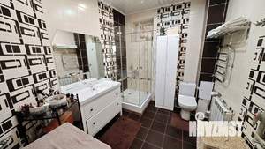 Коттедж 300м&sup2;, 2-этажный, участок 10 сот.  