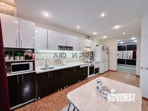 Коттедж 260м&sup2;, 2-этажный, участок 10 сот.  