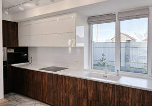 Дом 180м&sup2;, 2-этажный, участок 15 сот.  