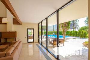 Дом 680м², 2-этажный, участок 15 сот.  