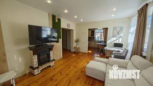 Коттедж 300м&sup2;, 2-этажный, участок 10 сот.  