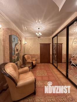 Дом 370м², 3-этажный, участок 11 сот.  