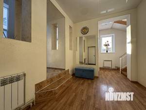 Дом 266м&sup2;, 2-этажный, участок 9 сот.  