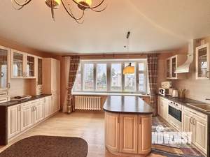Дом 250м², 3-этажный, участок 25 сот.  