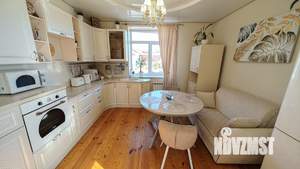 Коттедж 300м&sup2;, 2-этажный, участок 10 сот.  