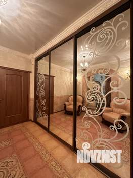 Дом 370м&sup2;, 3-этажный, участок 11 сот.  