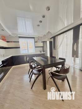 Коттедж 232м&sup2;, 3-этажный, участок 9 сот.  