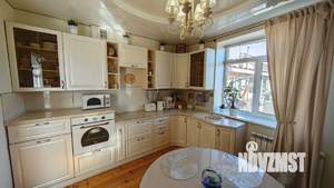 Коттедж 300м², 2-этажный, участок 10 сот.  