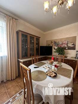 Дом 370м&sup2;, 3-этажный, участок 11 сот.  