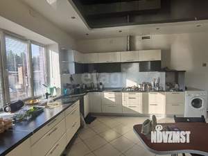Дом 240м², 2-этажный, участок 12 сот.  