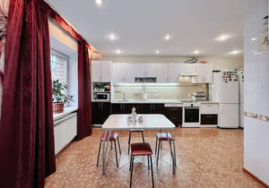 Дом 260м&sup2;, 2-этажный, участок 10 сот.  