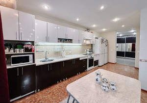 Дом 260м&sup2;, 2-этажный, участок 10 сот.  