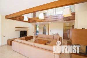 Дом 680м², 2-этажный, участок 15 сот.  