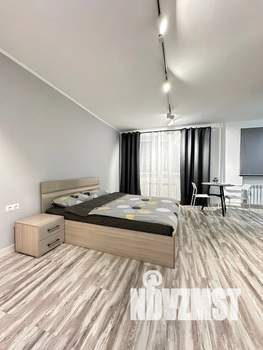 Студия квартира, посуточно, 35м2, 1/5 этаж