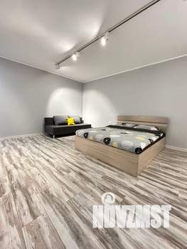 Студия квартира, посуточно, 35м2, 1/5 этаж