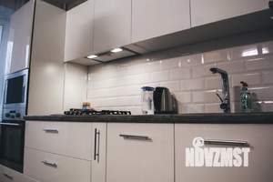 Студия квартира, посуточно, 37м2, 4/10 этаж