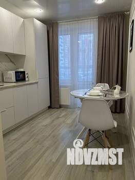 1-к квартира, посуточно, 37м2, 2/17 этаж