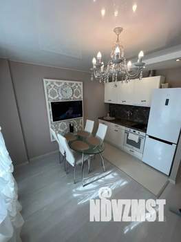 Студия квартира, посуточно, 34м2, 12/18 этаж