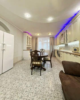 4-к квартира, вторичка, 137м2, 1/5 этаж