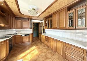 4-к квартира, вторичка, 128м2, 1/2 этаж