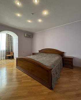 4-к квартира, вторичка, 140м2, 4/5 этаж