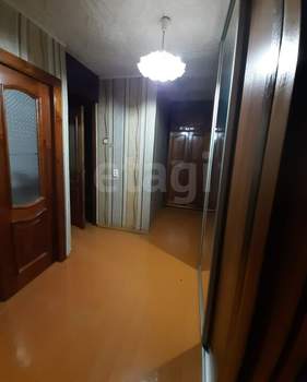 2-к квартира, вторичка, 42м2, 1/9 этаж