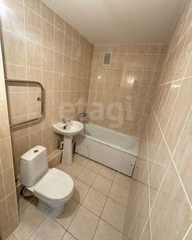 2-к квартира, вторичка, 42м2, 1/9 этаж
