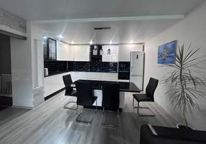 3-к квартира, вторичка, 106м2, 2/4 этаж