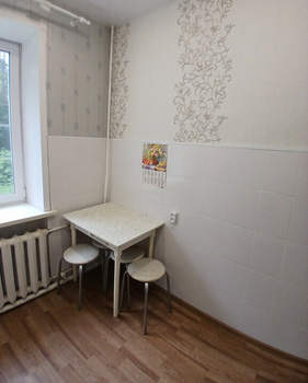 2-к квартира, вторичка, 43м2, 1/4 этаж