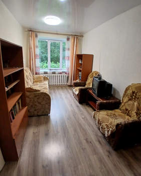 2-к квартира, вторичка, 43м2, 1/4 этаж