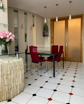 3-к квартира, вторичка, 137м2, 1/5 этаж