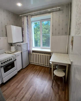 2-к квартира, вторичка, 43м2, 1/4 этаж