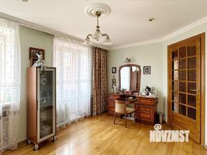 4-к квартира, вторичка, 129м2, 2/3 этаж