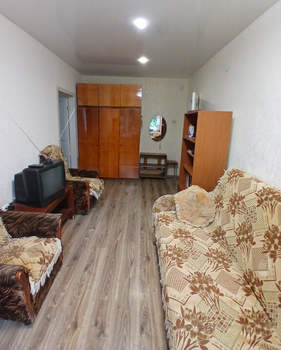 2-к квартира, вторичка, 43м2, 1/4 этаж