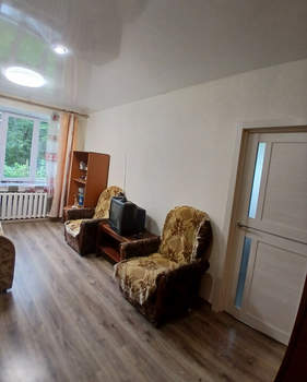 2-к квартира, вторичка, 43м2, 1/4 этаж