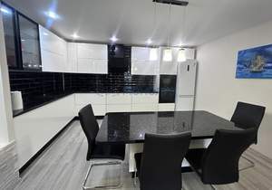 3-к квартира, вторичка, 106м2, 2/4 этаж