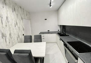 3-к квартира, вторичка, 80м2, 10/10 этаж