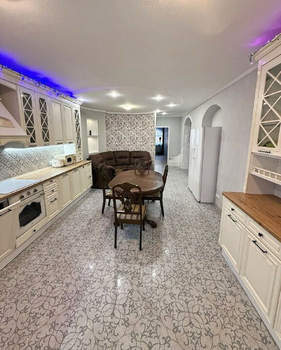 4-к квартира, вторичка, 137м2, 1/5 этаж